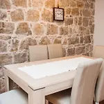بيت ضيافة Kokolo Town House سبليت