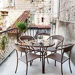 Kokolo Town House