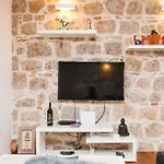 Kokolo Town House 3*