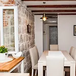 Kokolo Town House بيت ضيافة سبليت
