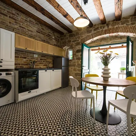 Gostinjska kuća Kokolo Town House 3*