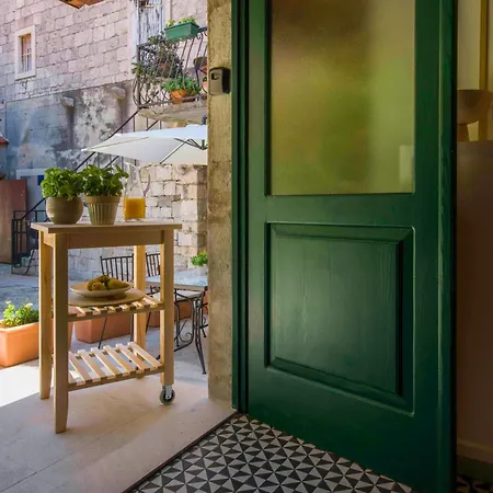 Kokolo Town House Split