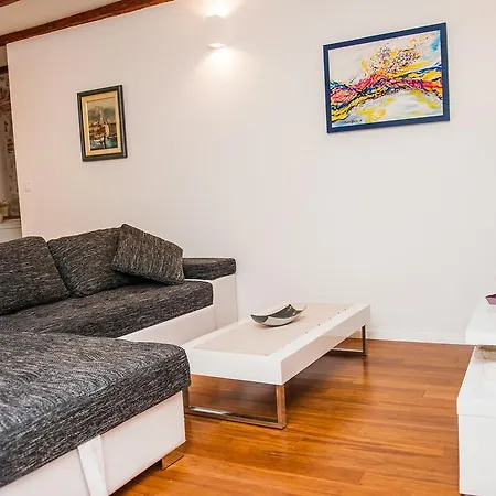 Gostinjska kuća Kokolo Town House