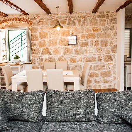 Kokolo Town House