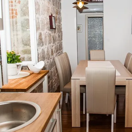 Gostinjska kuća Kokolo Town House 3*