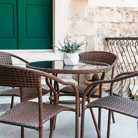 Gasthuis Kokolo Town House Split