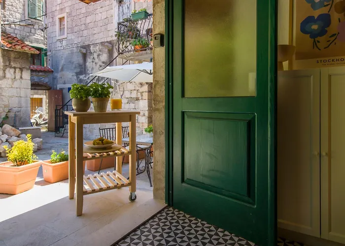 Kokolo Town House Split