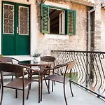 Gasthuis Kokolo Town House Split