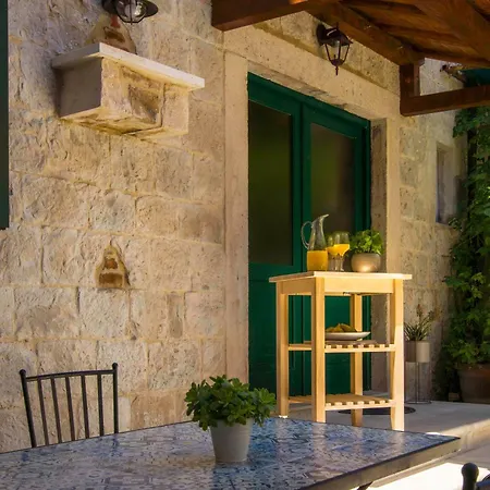 Kokolo Town House 3*