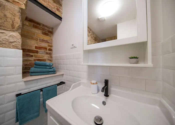 Kokolo Town House Гостевой дом Сплит