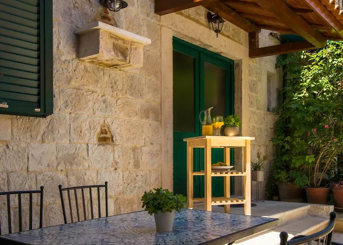 Kokolo Town House 3*